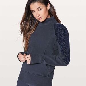 Lululemon Women's M Blue Floral Flock Funnel Neck Pullover Jacket Size 4